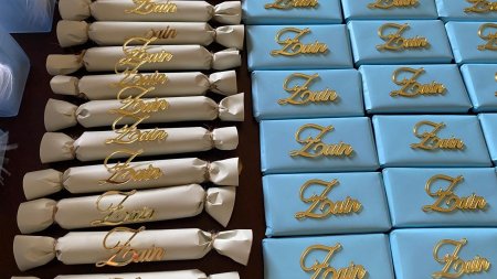 توزيعات اسم اكريلك