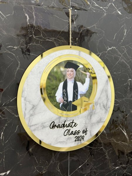 تعليقة تخرج مع صورة